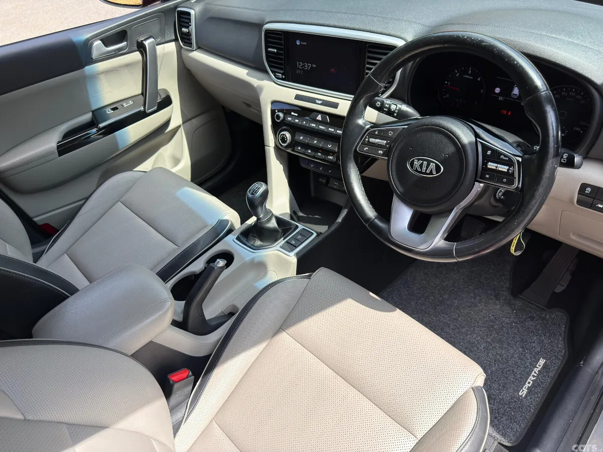 Kia Sportage SUV, Diesel Hybrid, 2021, Red