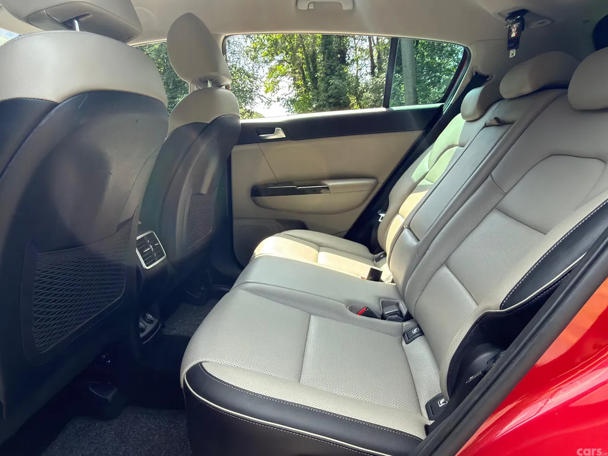 Kia Sportage SUV, Diesel Hybrid, 2021, Red