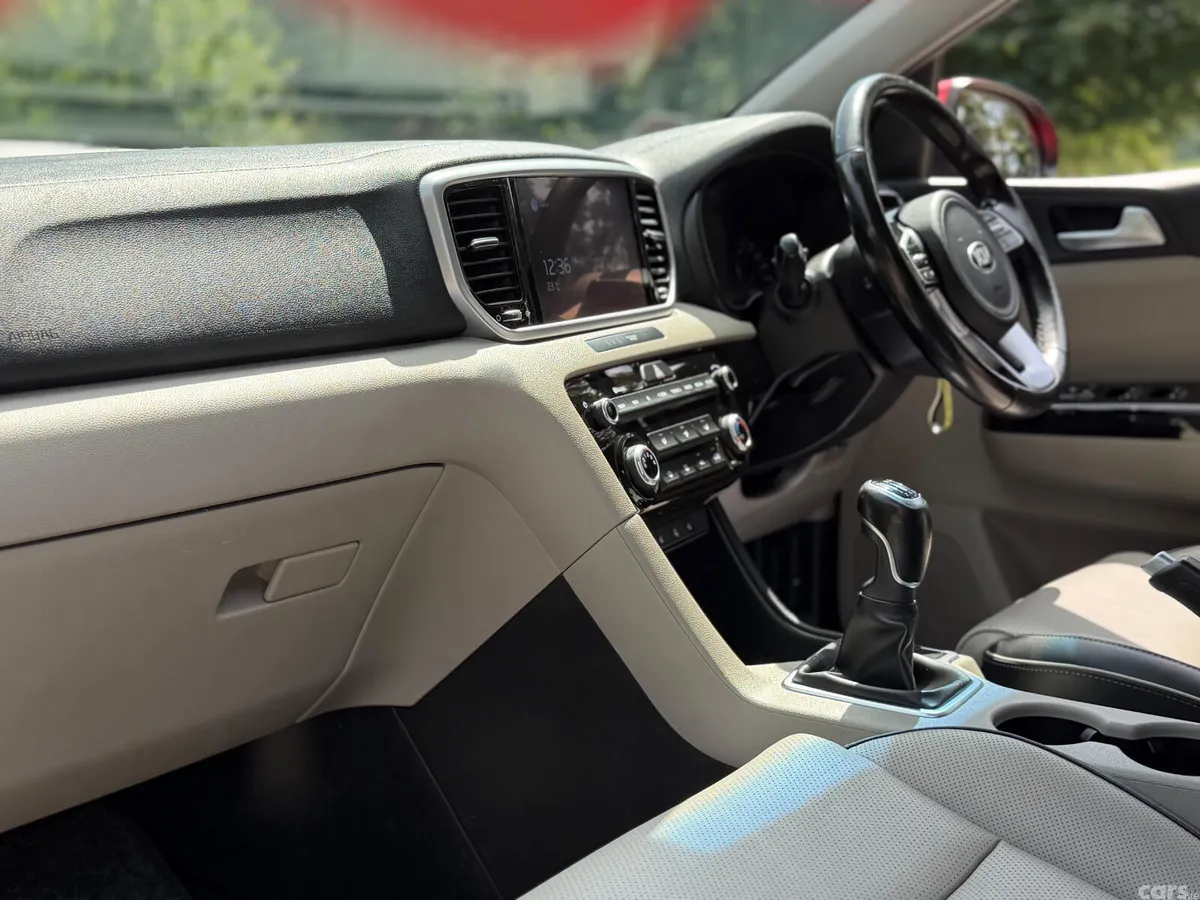 Kia Sportage SUV, Diesel Hybrid, 2021, Red