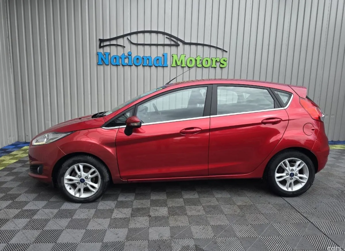 Ford Fiesta Hatchback, Petrol, 2015, Red