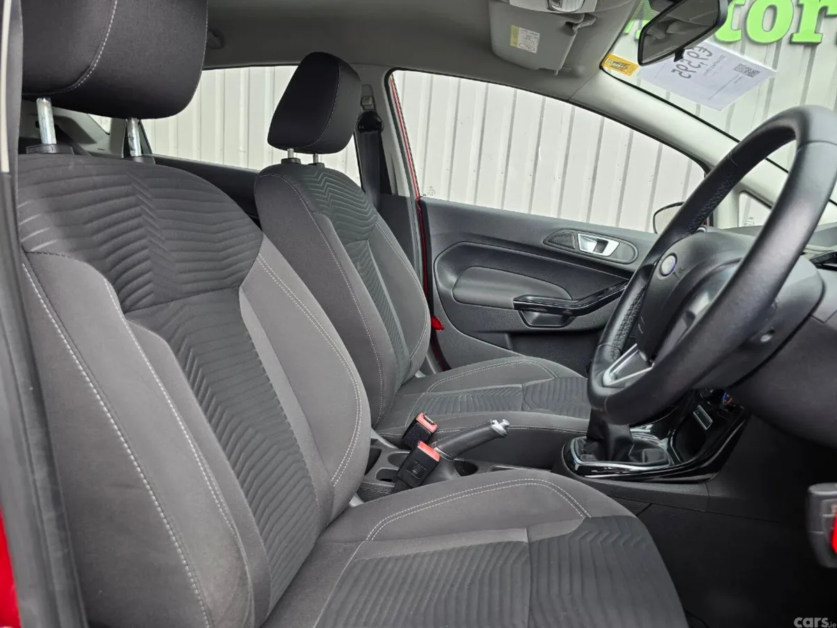 Ford Fiesta Hatchback, Petrol, 2015, Red
