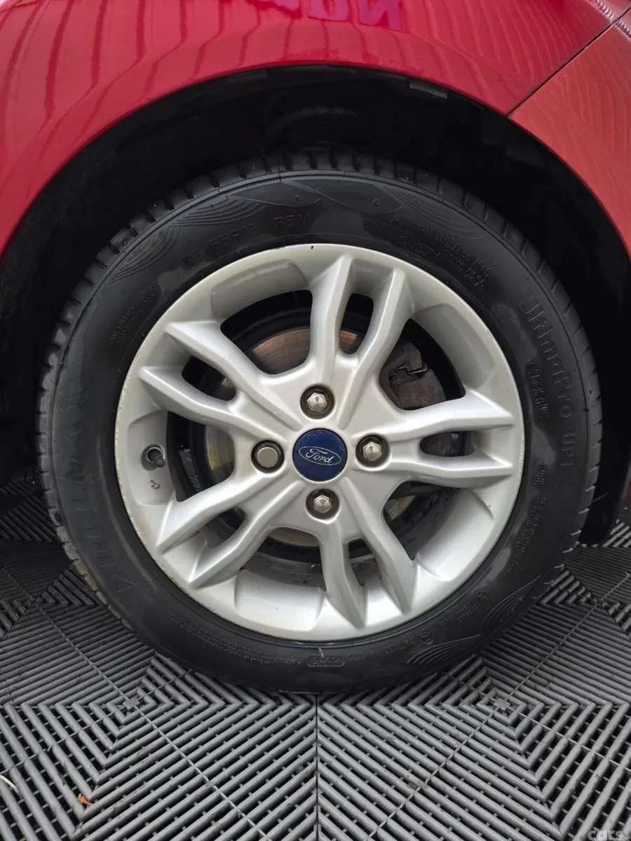Ford Fiesta Hatchback, Petrol, 2015, Red