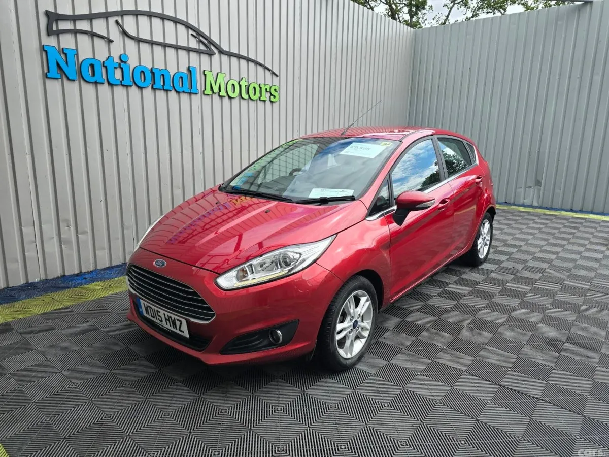 Ford Fiesta Hatchback, Petrol, 2015, Red