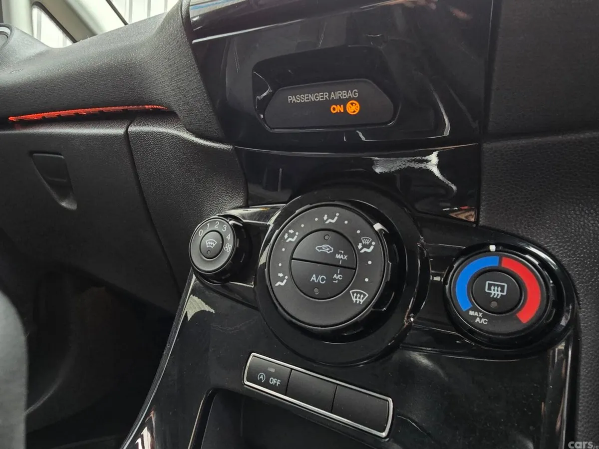 Ford Fiesta Hatchback, Petrol, 2015, Red