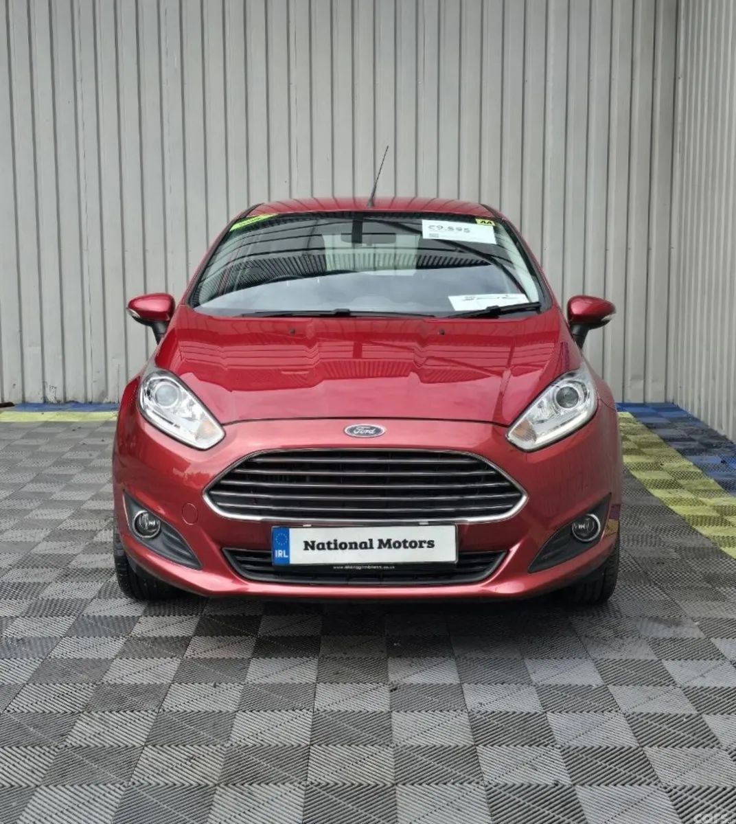 Ford Fiesta Hatchback, Petrol, 2015, Red
