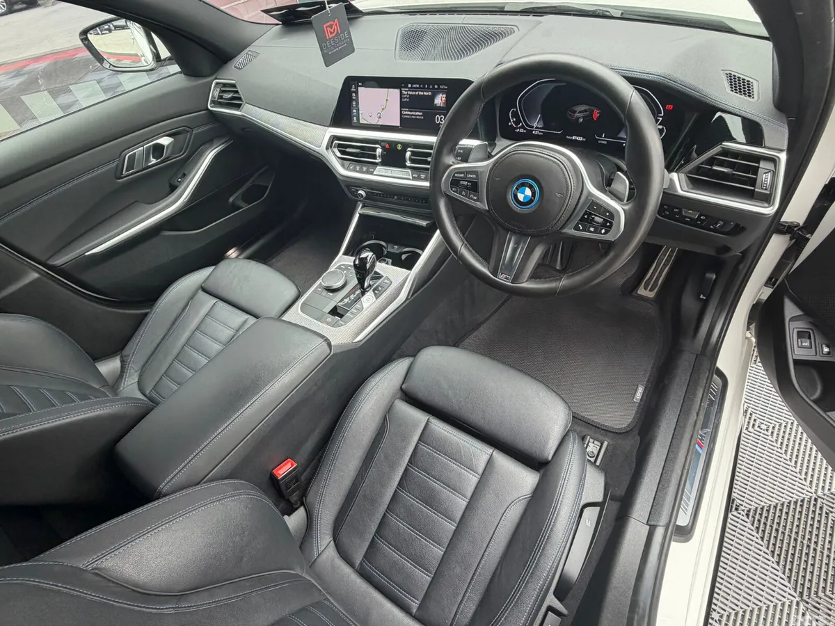 BMW 3-Series Estate, Petrol Hybrid, 2022, White