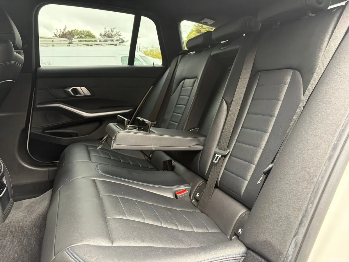 BMW 3-Series Estate, Petrol Hybrid, 2022, White