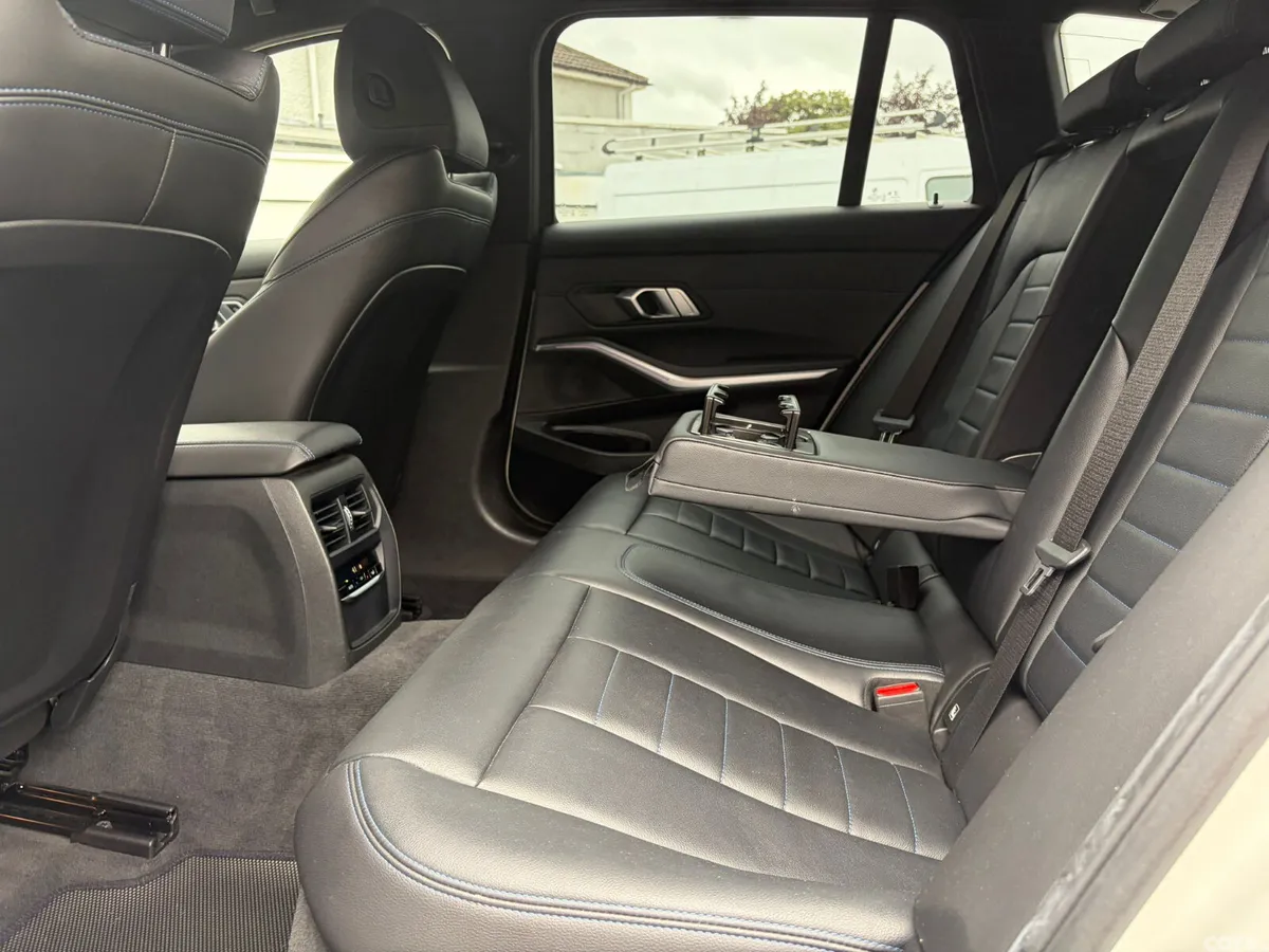 BMW 3-Series Estate, Petrol Hybrid, 2022, White