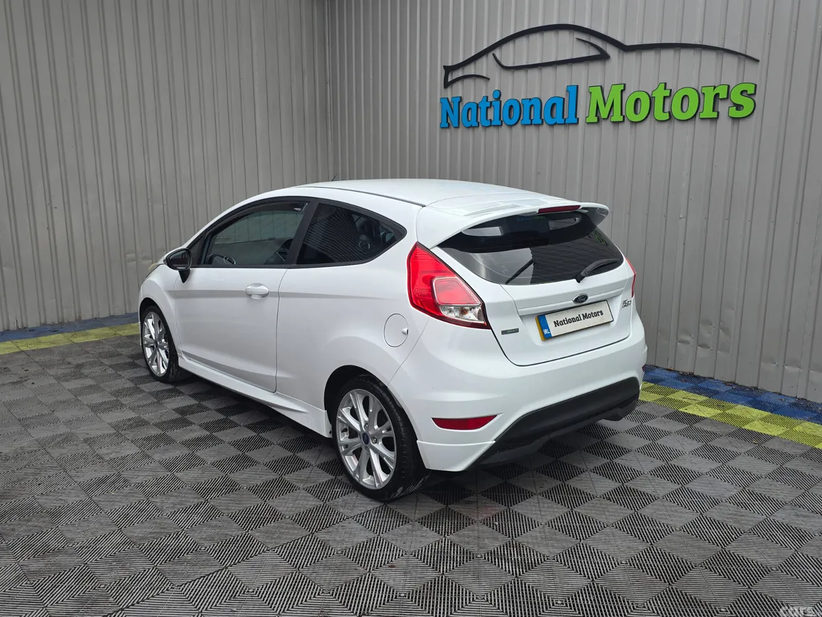 Ford Fiesta Hatchback, Petrol, 2014, White