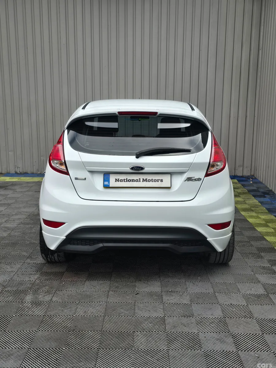 Ford Fiesta Hatchback, Petrol, 2014, White