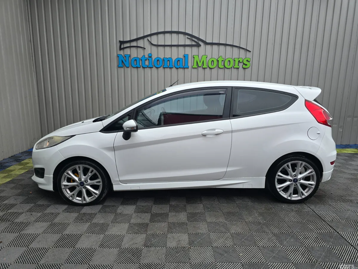 Ford Fiesta Hatchback, Petrol, 2014, White
