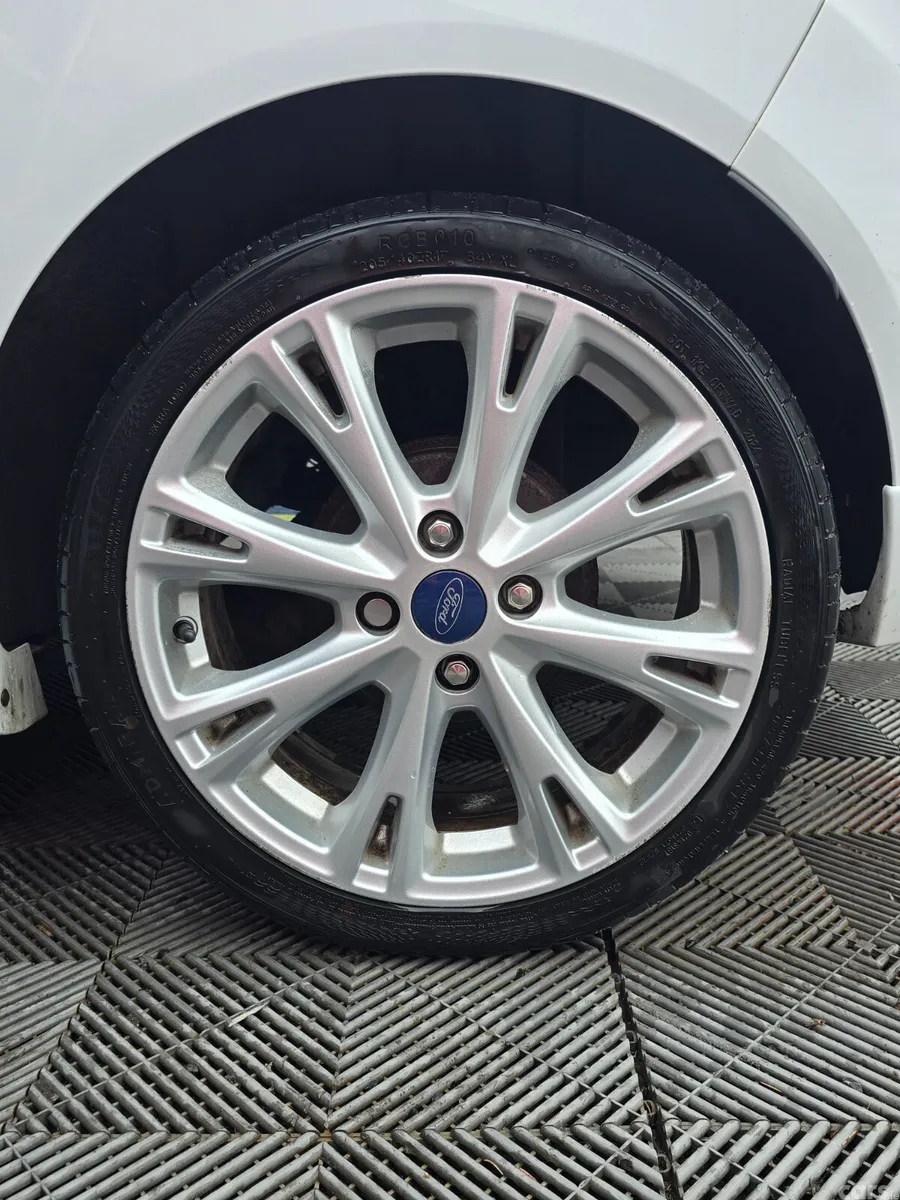 Ford Fiesta Hatchback, Petrol, 2014, White