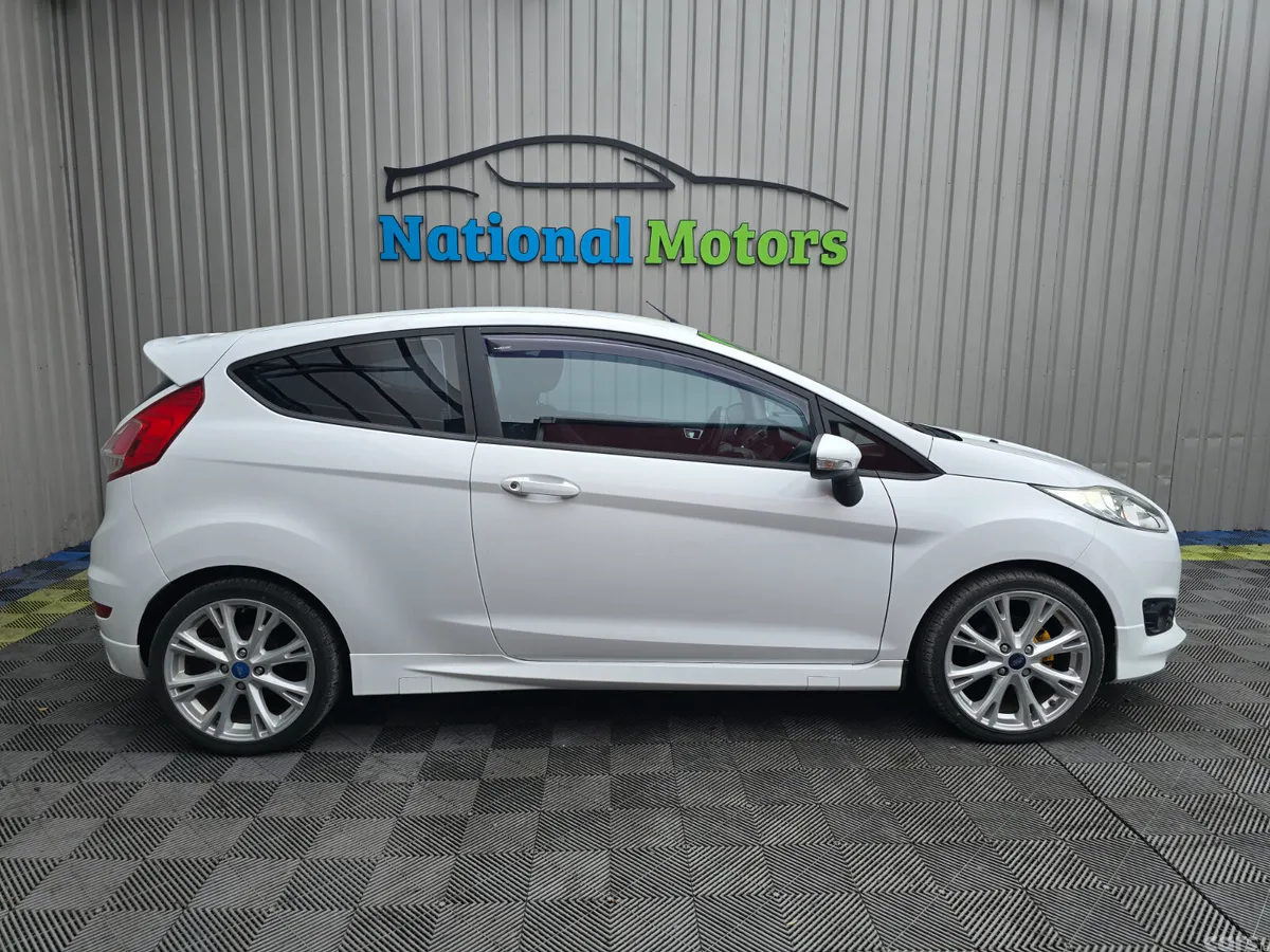 Ford Fiesta Hatchback, Petrol, 2014, White