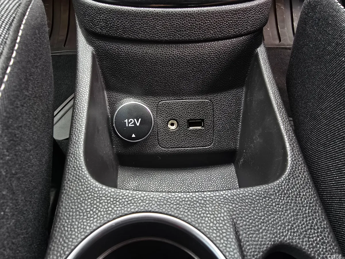 Ford Fiesta Hatchback, Petrol, 2014, White
