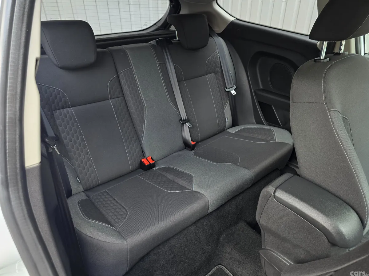 Ford Fiesta Hatchback, Petrol, 2014, White