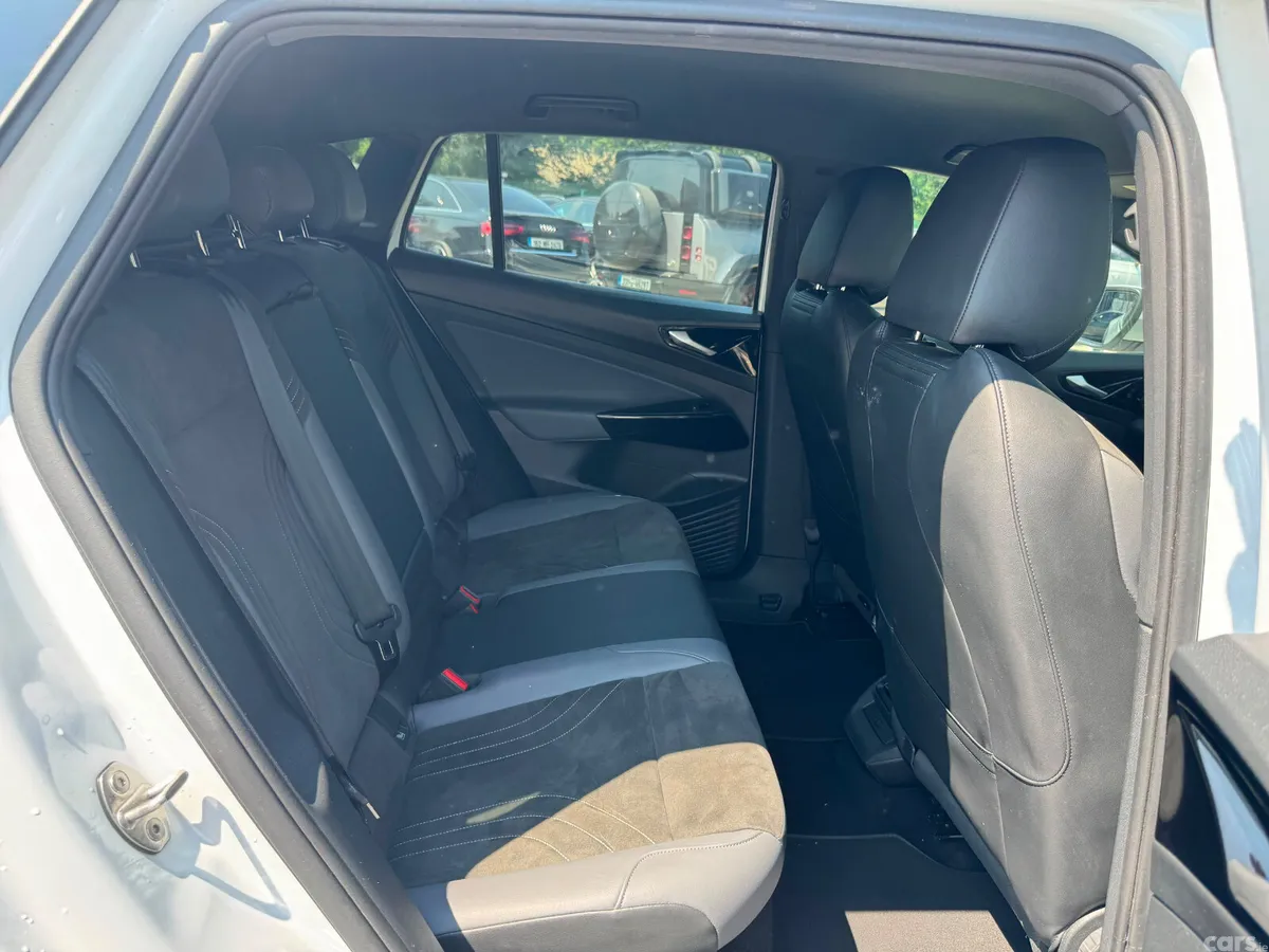 Volkswagen ID.4 Estate, Electric, 2024, White
