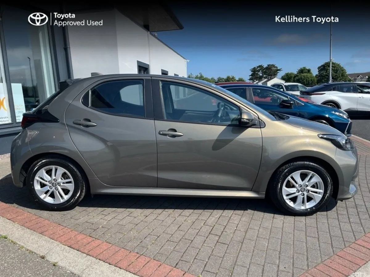 Toyota Yaris Hatchback, Petrol Hybrid, 2023, Bronze