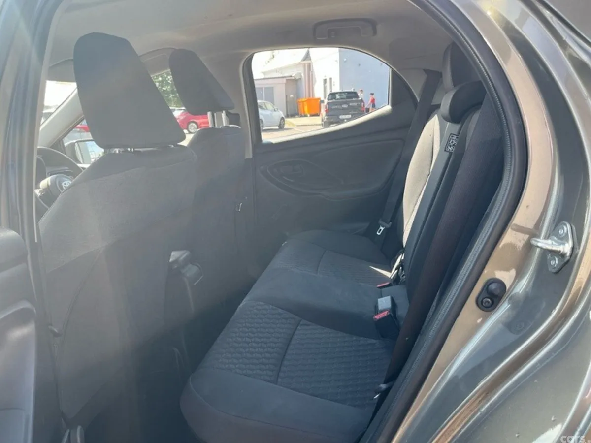 Toyota Yaris Hatchback, Petrol Hybrid, 2023, Bronze
