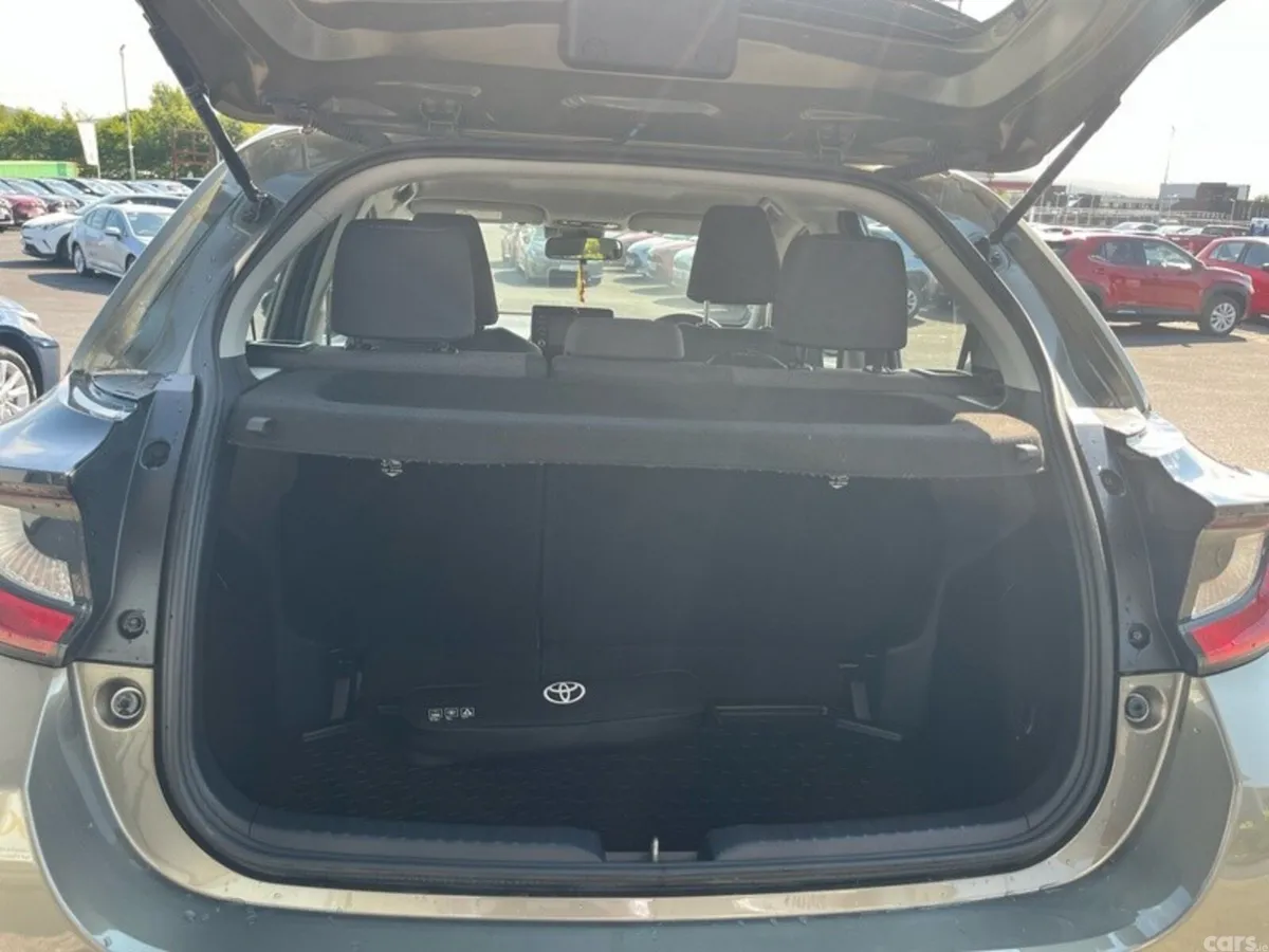 Toyota Yaris Hatchback, Petrol Hybrid, 2023, Bronze