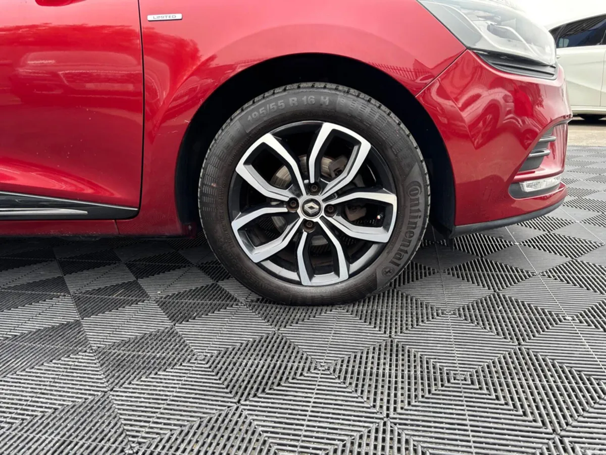 Renault Clio Hatchback, Petrol, 2019, Red