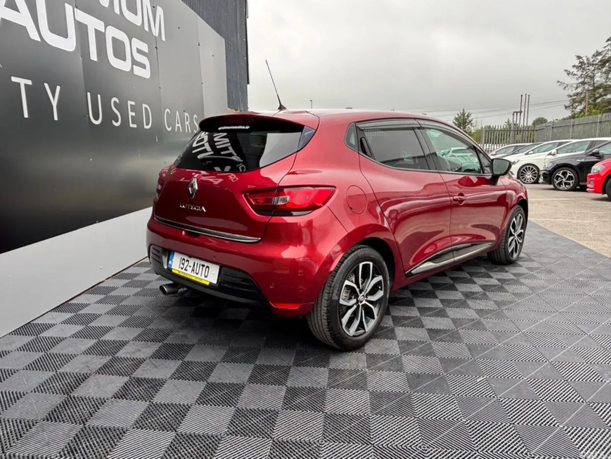 Renault Clio Hatchback, Petrol, 2019, Red