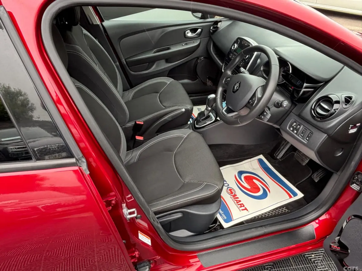 Renault Clio Hatchback, Petrol, 2019, Red