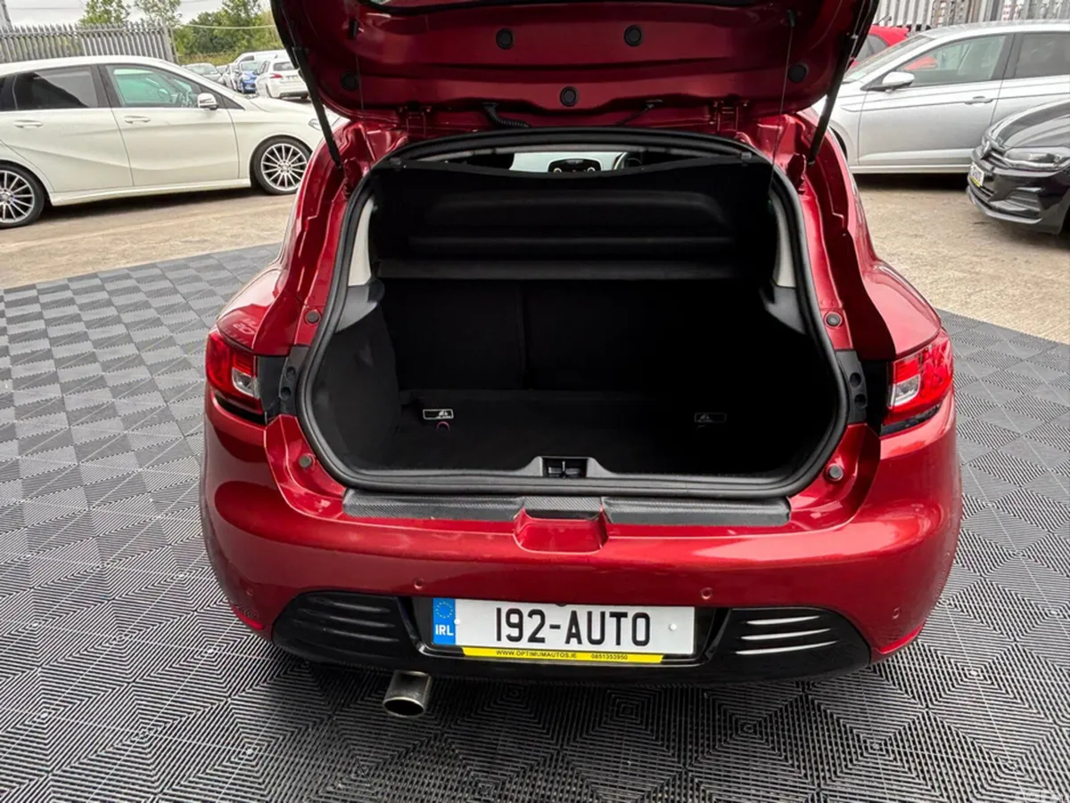 Renault Clio Hatchback, Petrol, 2019, Red