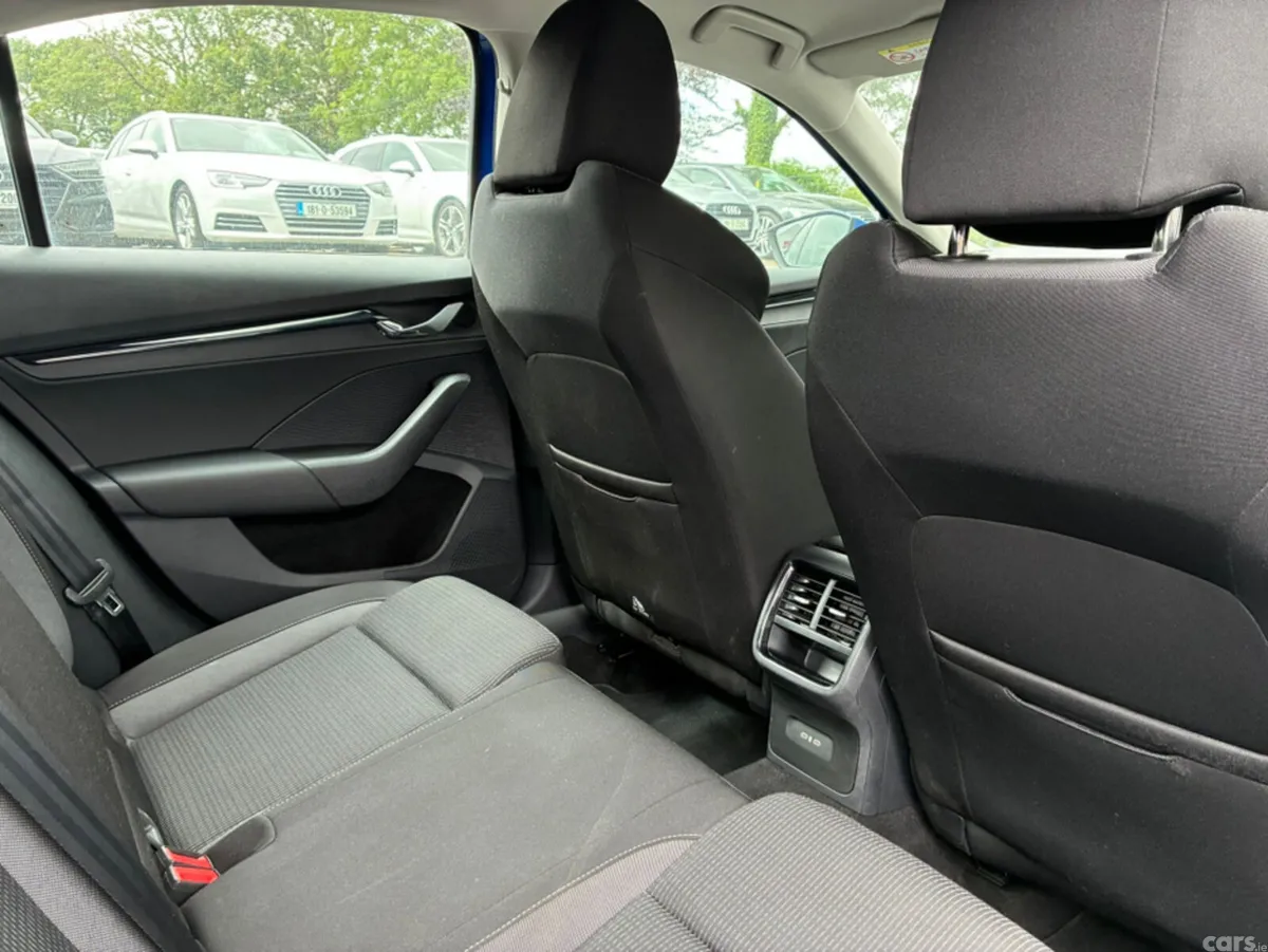 Skoda Octavia Hatchback, Diesel, 2022, Blue