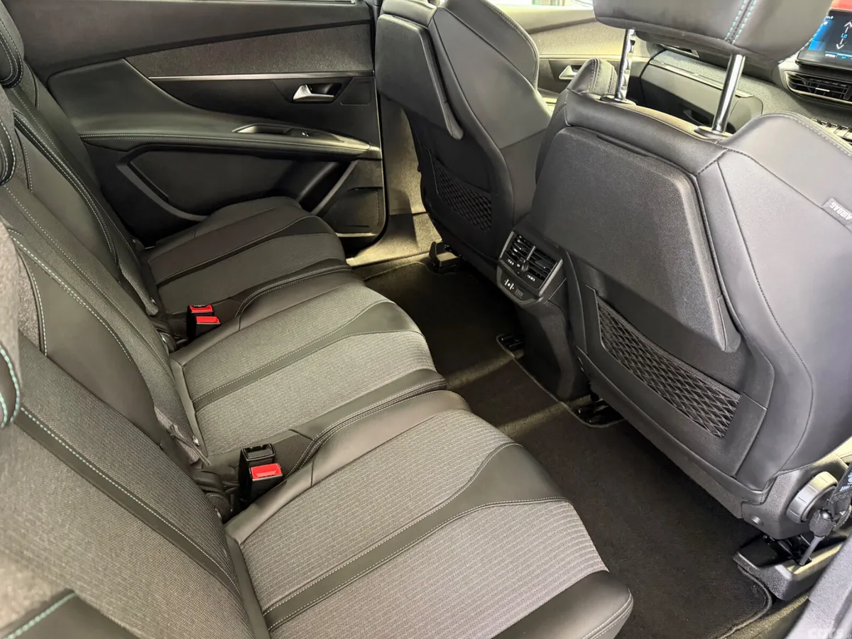 Peugeot 5008 MPV, Diesel, 2023, Grey