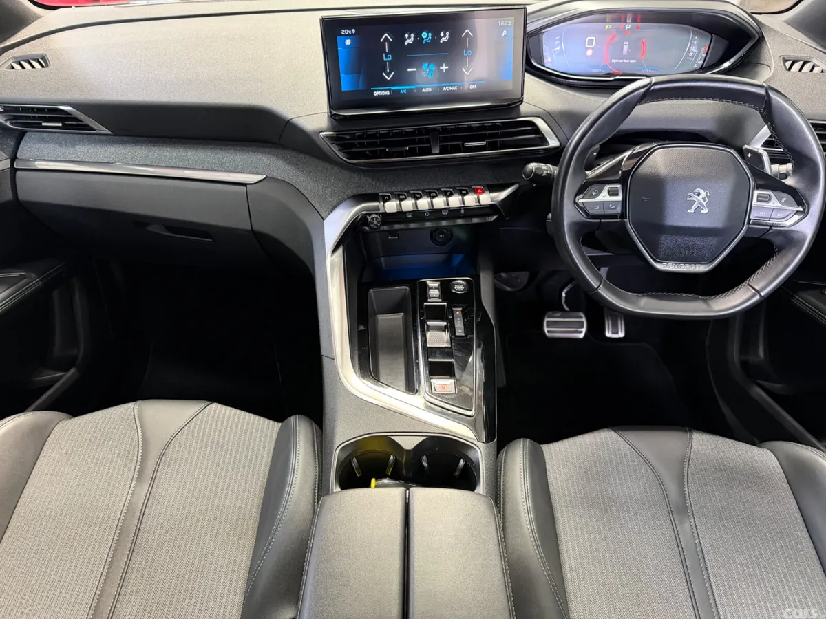 Peugeot 5008 MPV, Diesel, 2023, Grey