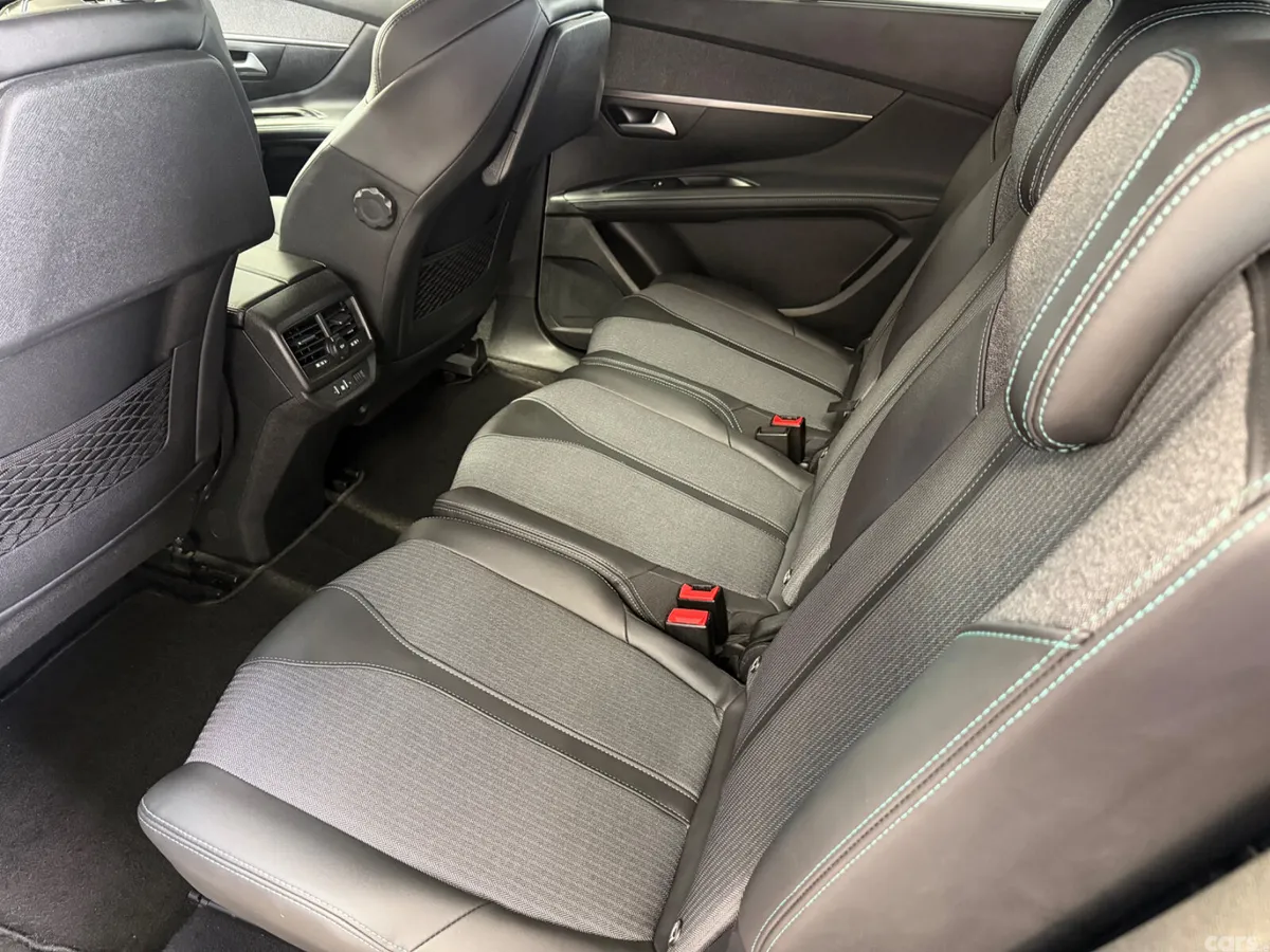 Peugeot 5008 MPV, Diesel, 2023, Grey