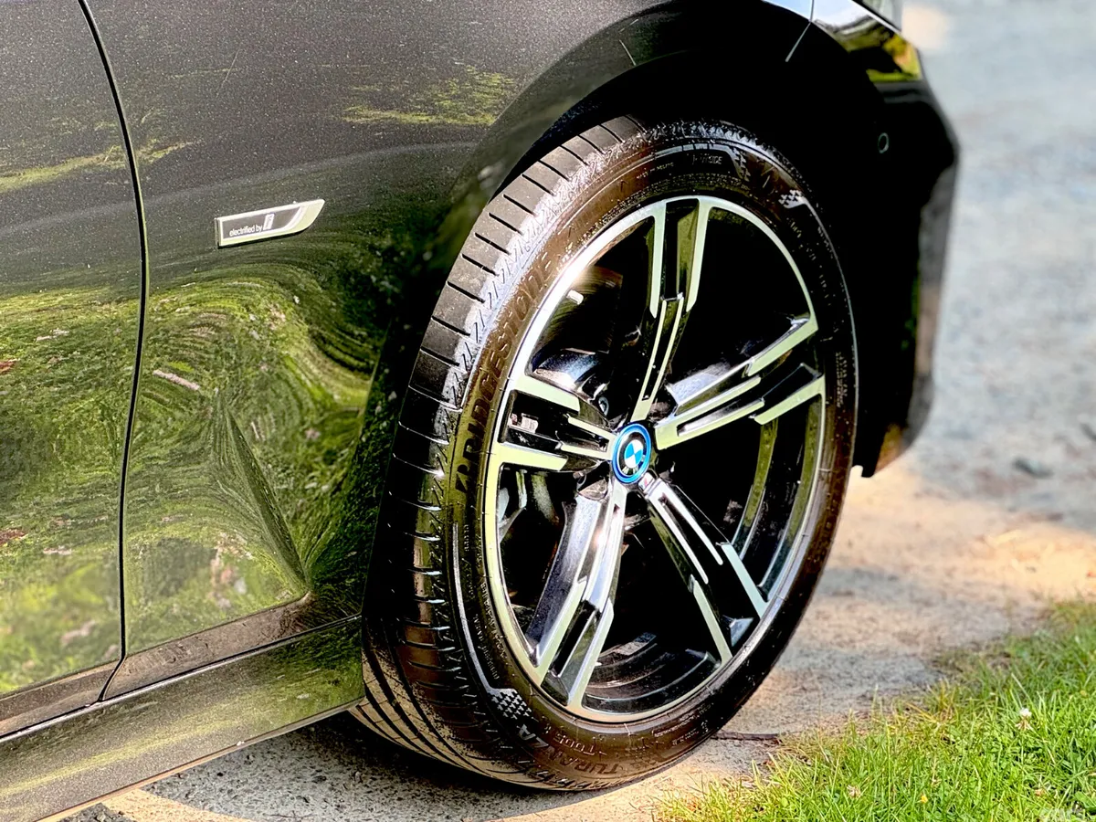 BMW 3-Series Estate/Jeep, Petrol Plug-in Hybrid, 2023, Black