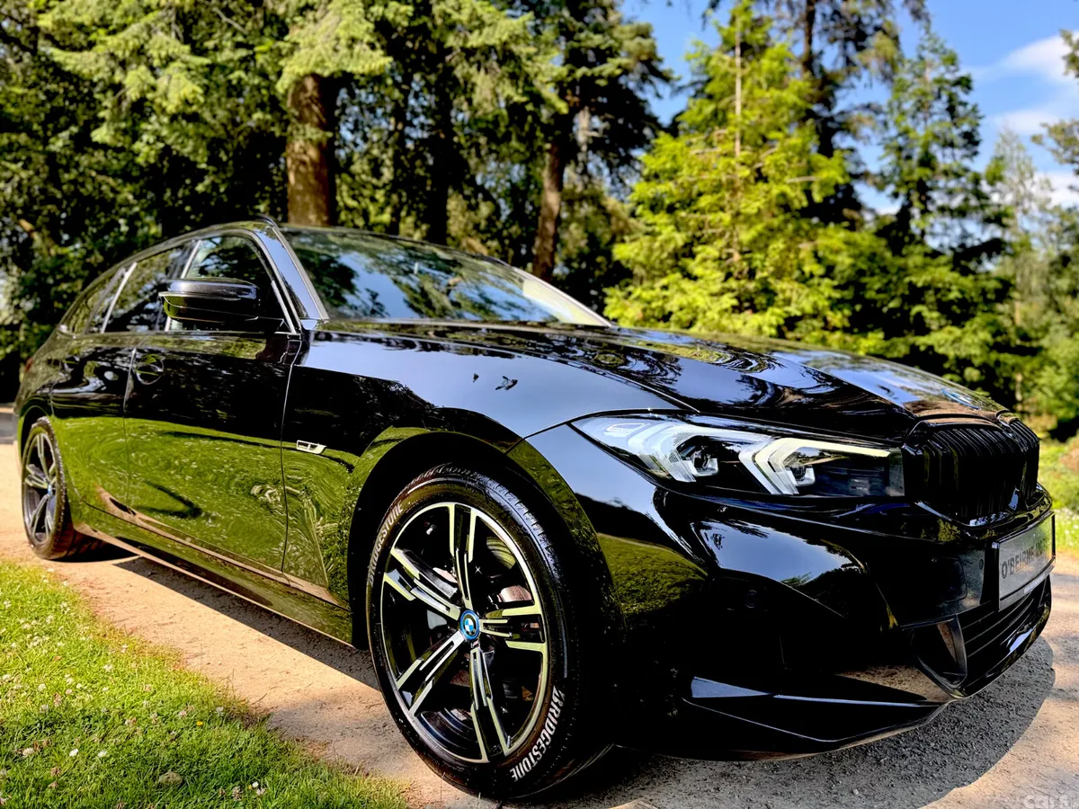 BMW 3-Series Estate/Jeep, Petrol Plug-in Hybrid, 2023, Black
