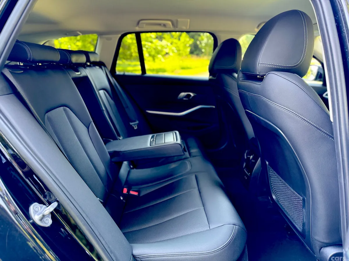 BMW 3-Series Estate/Jeep, Petrol Plug-in Hybrid, 2023, Black