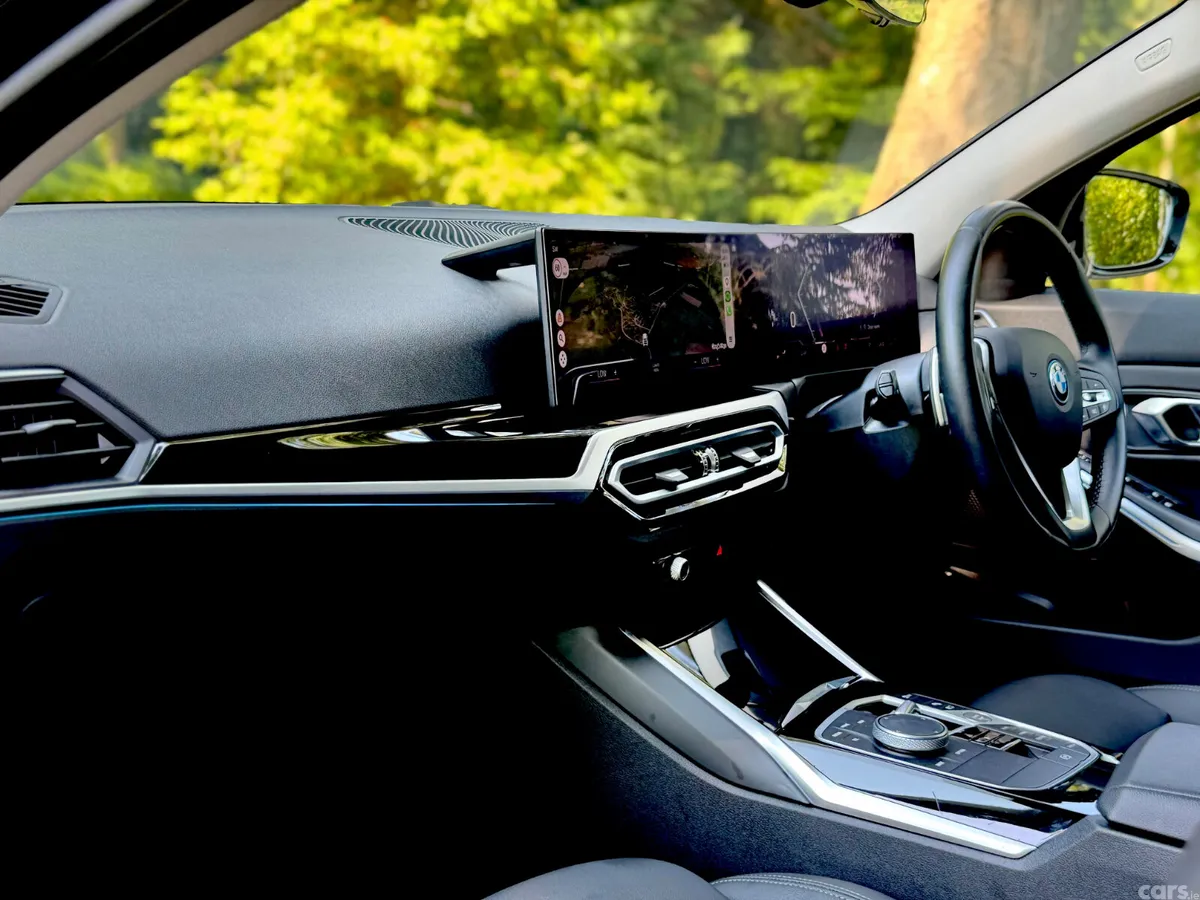 BMW 3-Series Estate/Jeep, Petrol Plug-in Hybrid, 2023, Black