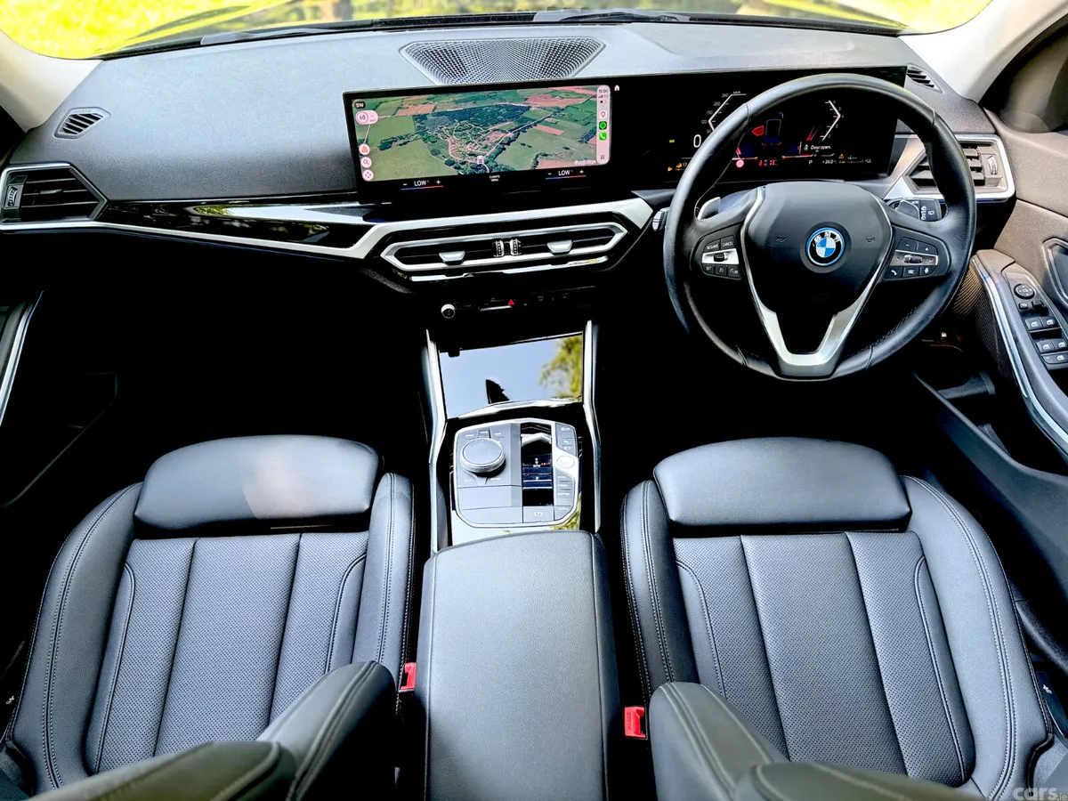 BMW 3-Series Estate/Jeep, Petrol Plug-in Hybrid, 2023, Black