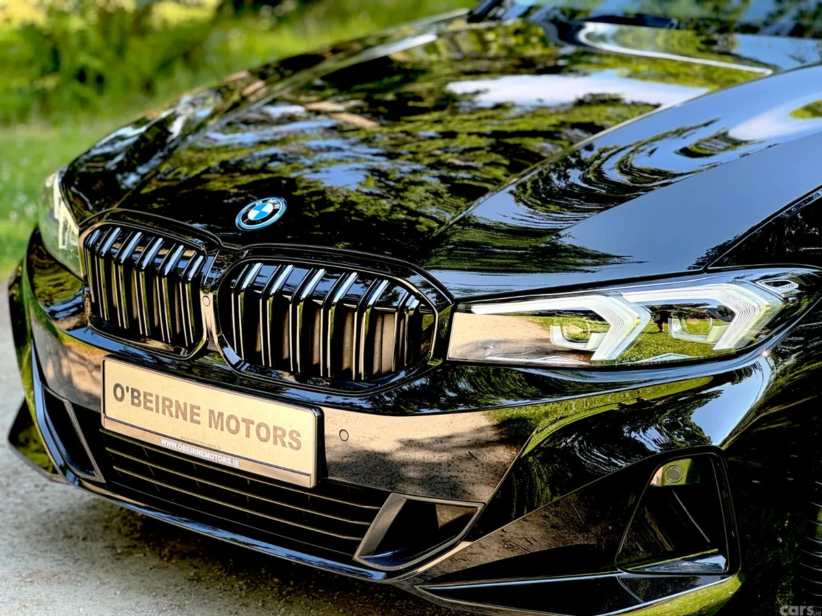 BMW 3-Series Estate/Jeep, Petrol Plug-in Hybrid, 2023, Black