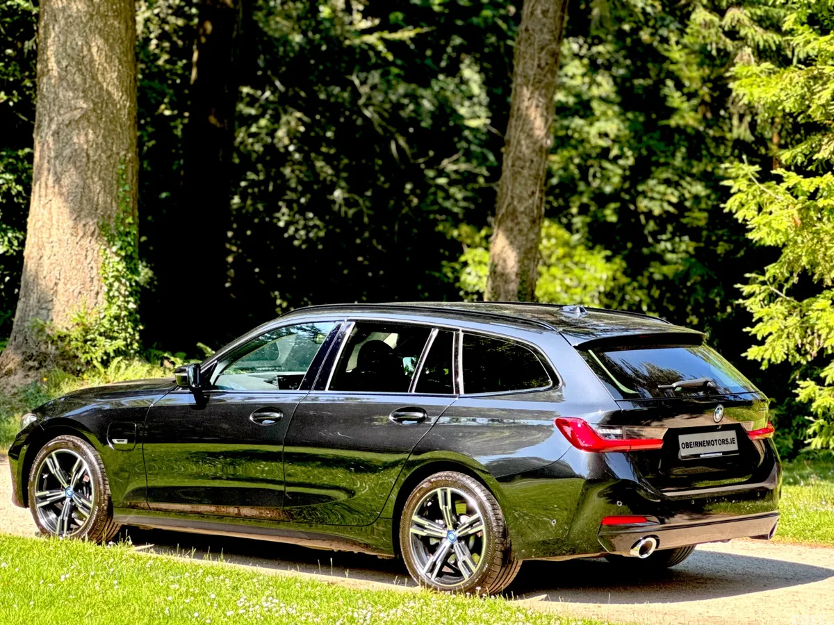 BMW 3-Series Estate/Jeep, Petrol Plug-in Hybrid, 2023, Black