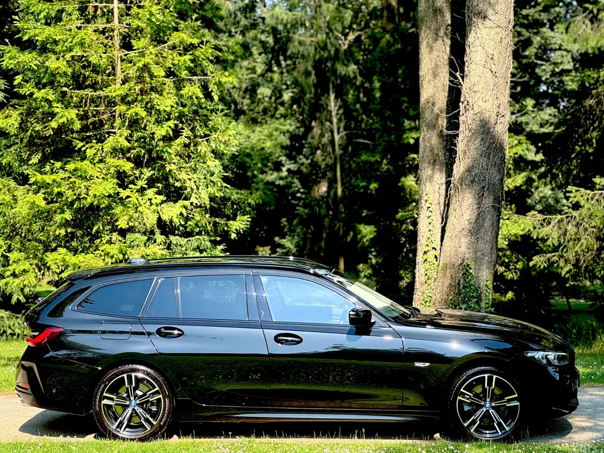 BMW 3-Series Estate/Jeep, Petrol Plug-in Hybrid, 2023, Black