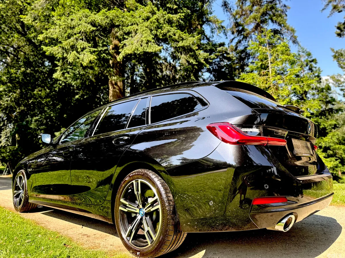 BMW 3-Series Estate/Jeep, Petrol Plug-in Hybrid, 2023, Black