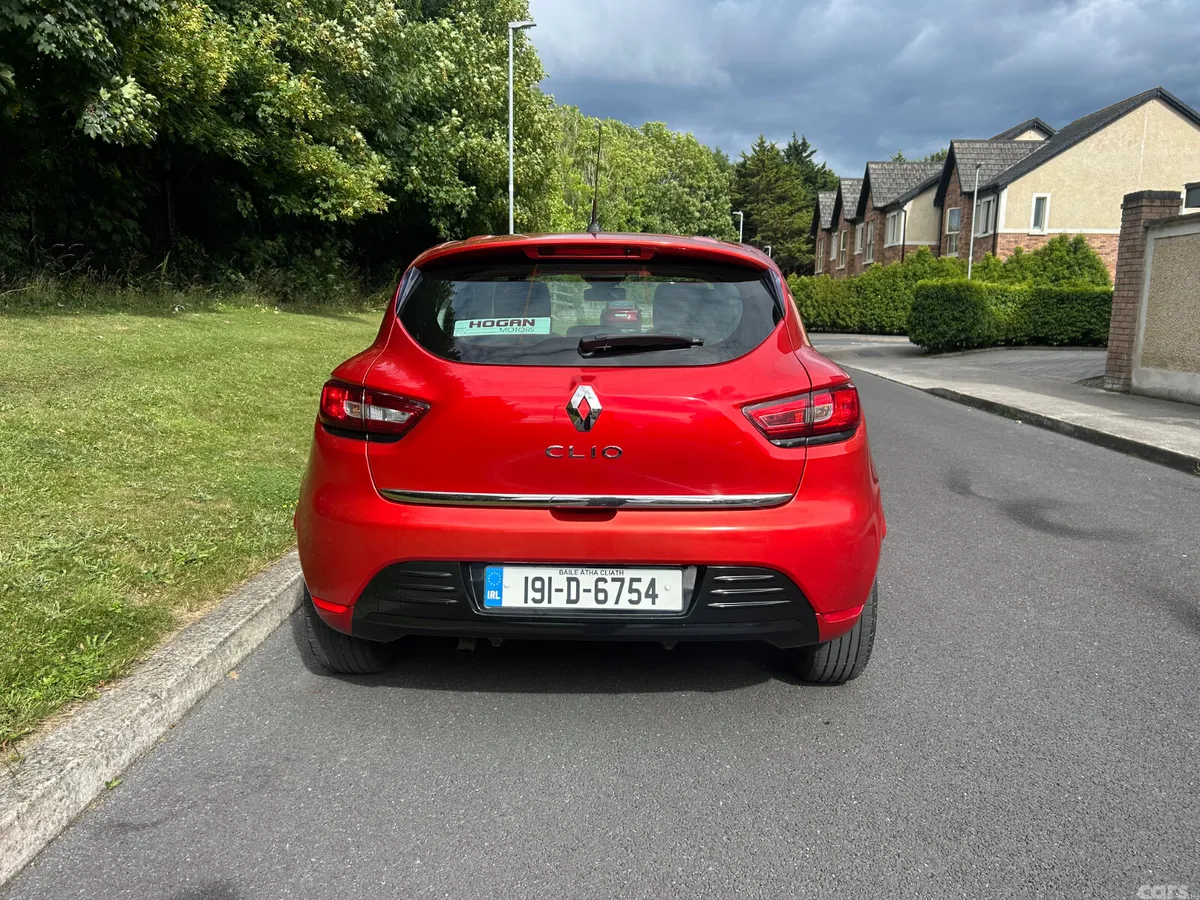 Renault Clio Hatchback, Petrol, 2019, Red