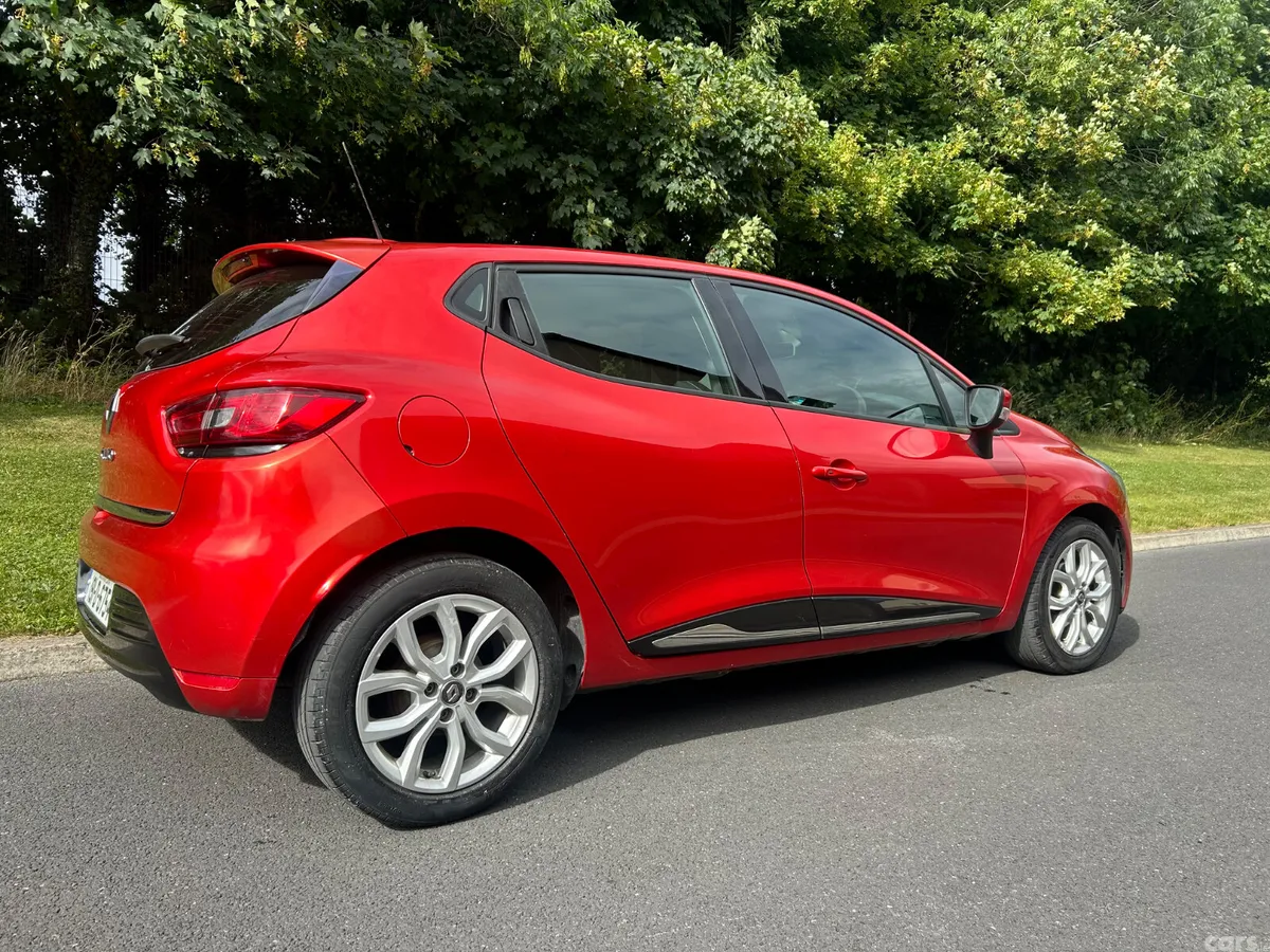 Renault Clio Hatchback, Petrol, 2019, Red