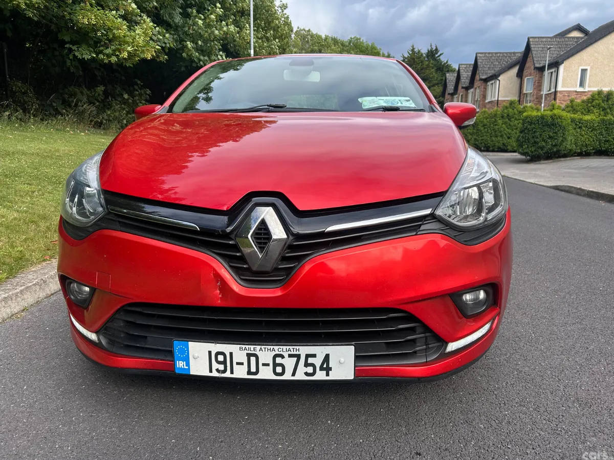 Renault Clio Hatchback, Petrol, 2019, Red