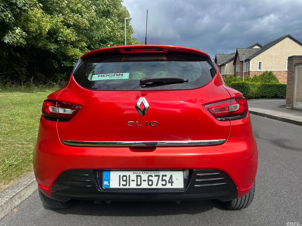Renault Clio Hatchback, Petrol, 2019, Red