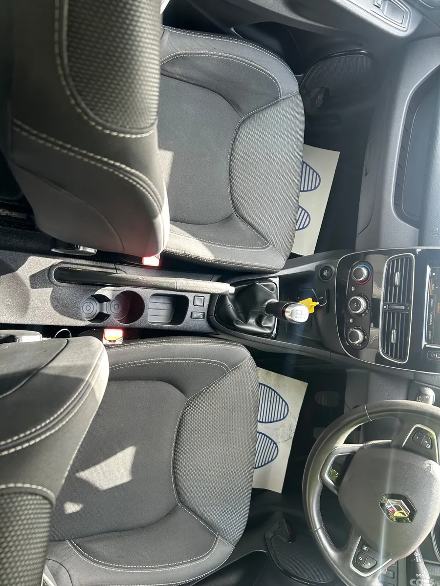 Renault Clio Hatchback, Petrol, 2019, Red