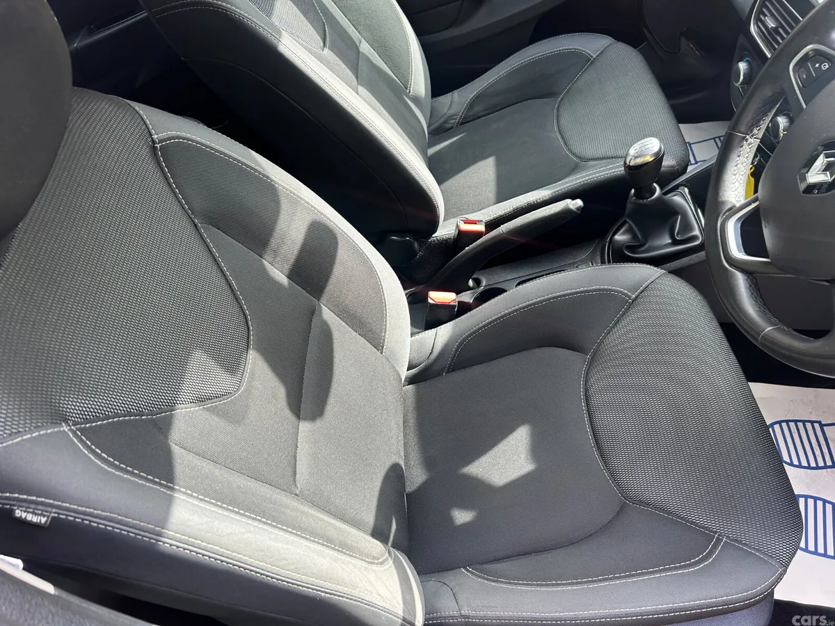 Renault Clio Hatchback, Petrol, 2019, Red