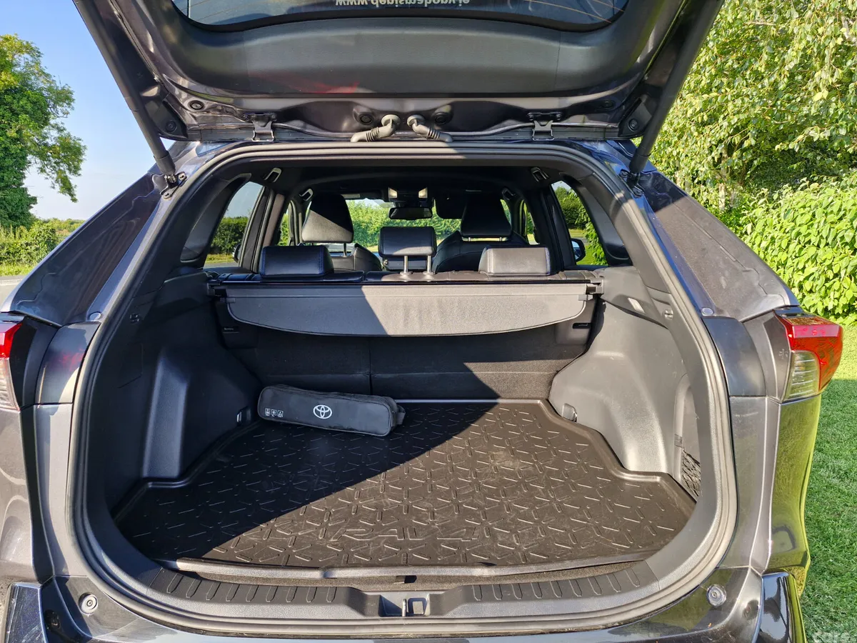 Toyota RAV4 SUV, Petrol Hybrid, 2024, Grey