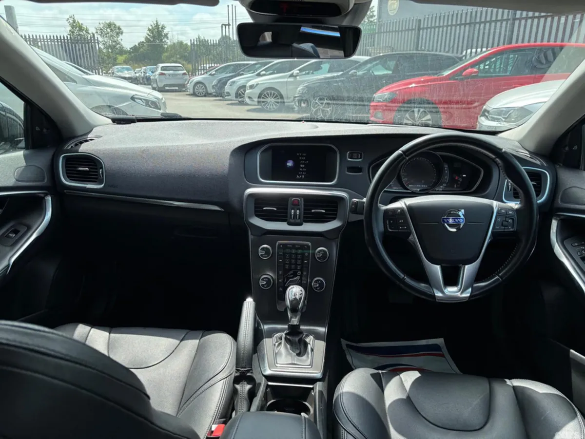 Volvo V40 Hatchback, Petrol, 2015, Black