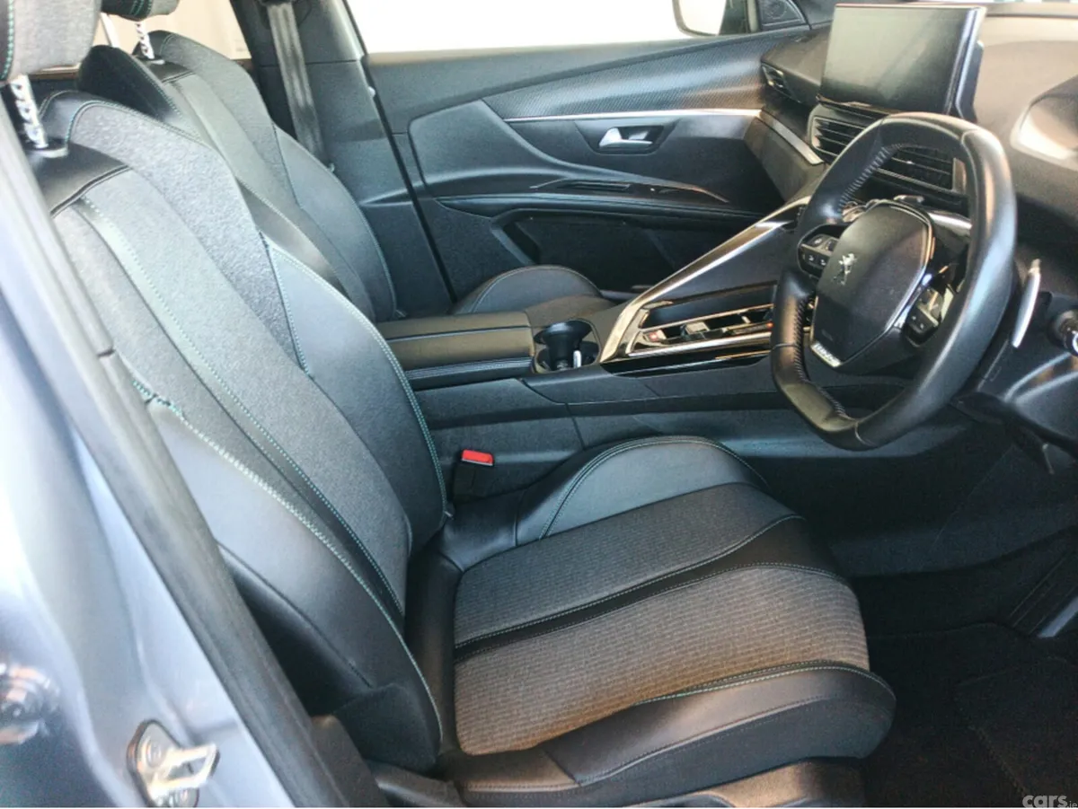 Peugeot 5008 MPV, Diesel, 2024, Grey