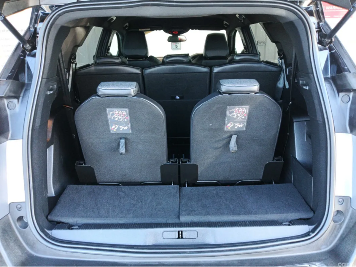 Peugeot 5008 MPV, Diesel, 2024, Grey